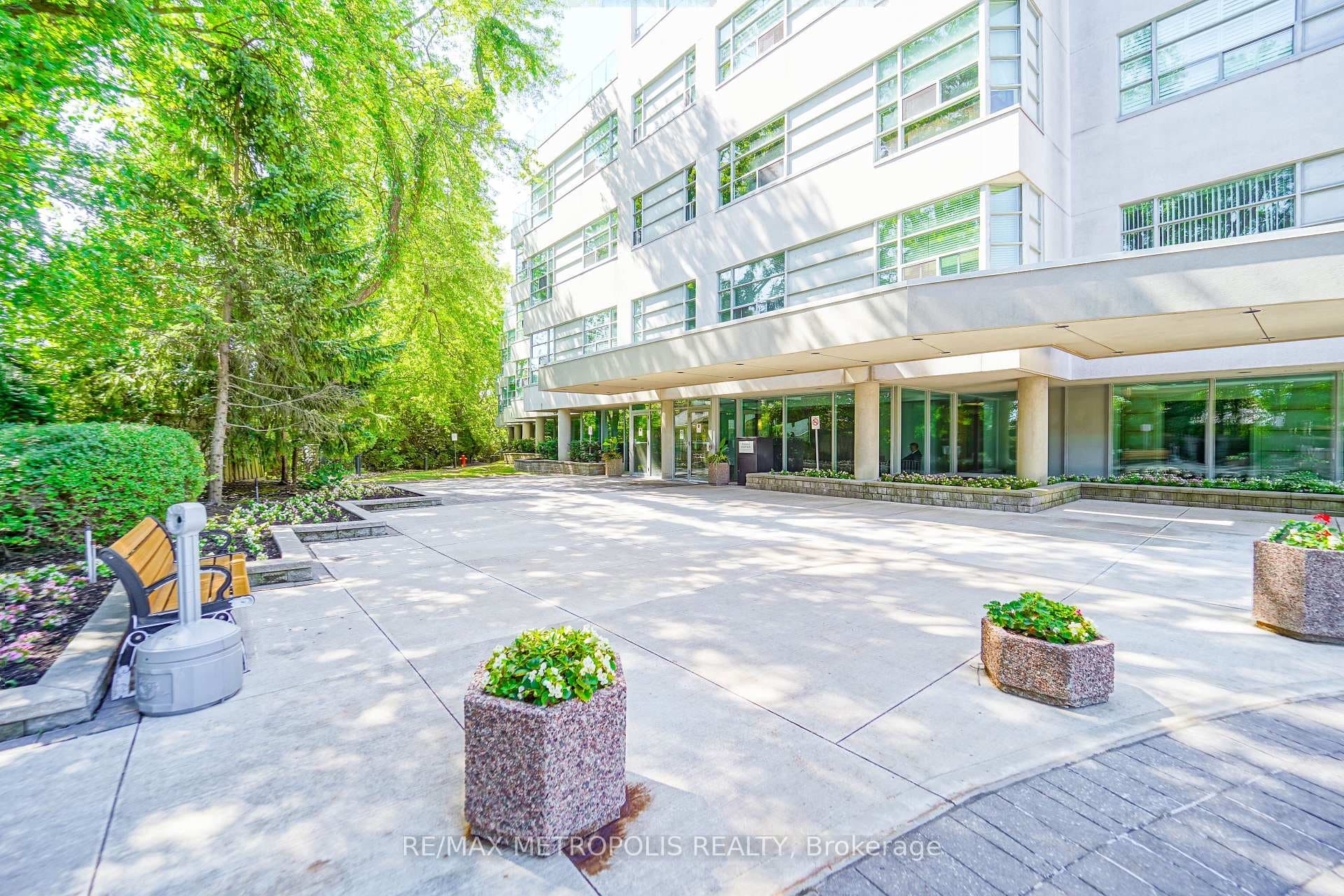 1 Watergarden Way Unit 201 photo 23