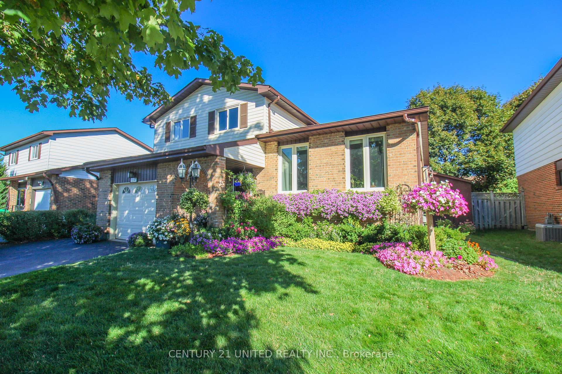 2216 Kawartha Heights Boulevard photo 2
