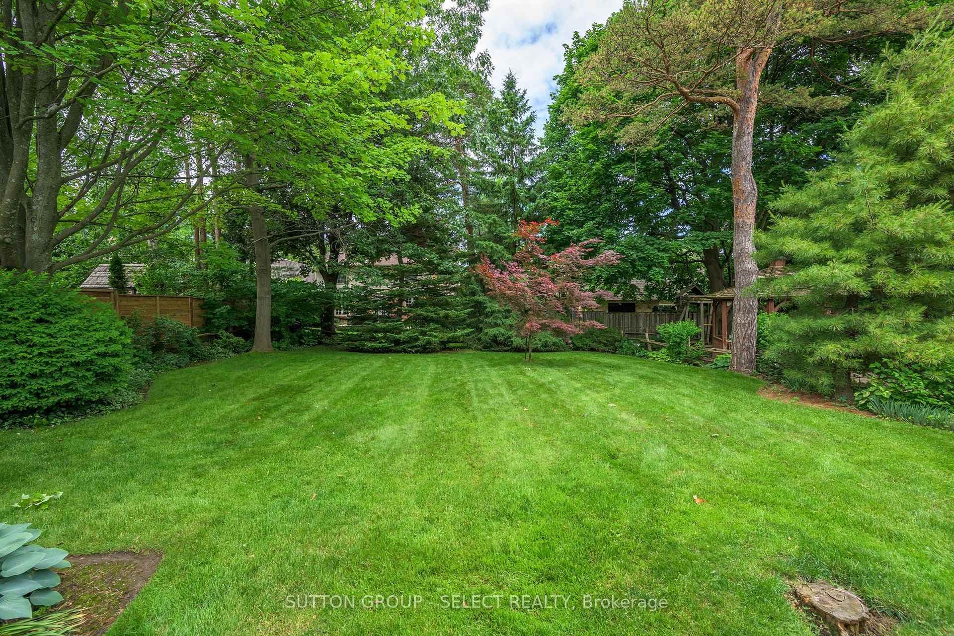 11 Conifer Crescent photo 35