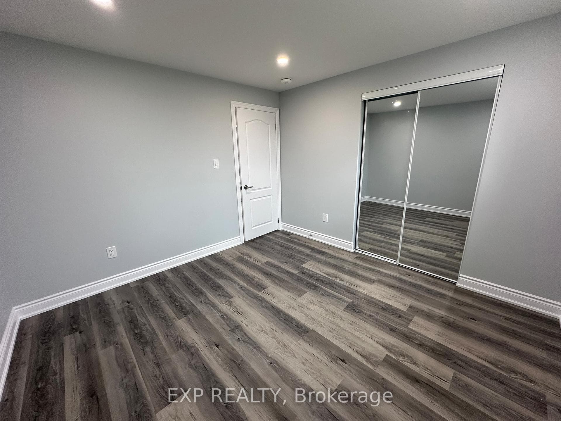 31 Lorne Thomas Place photo 13
