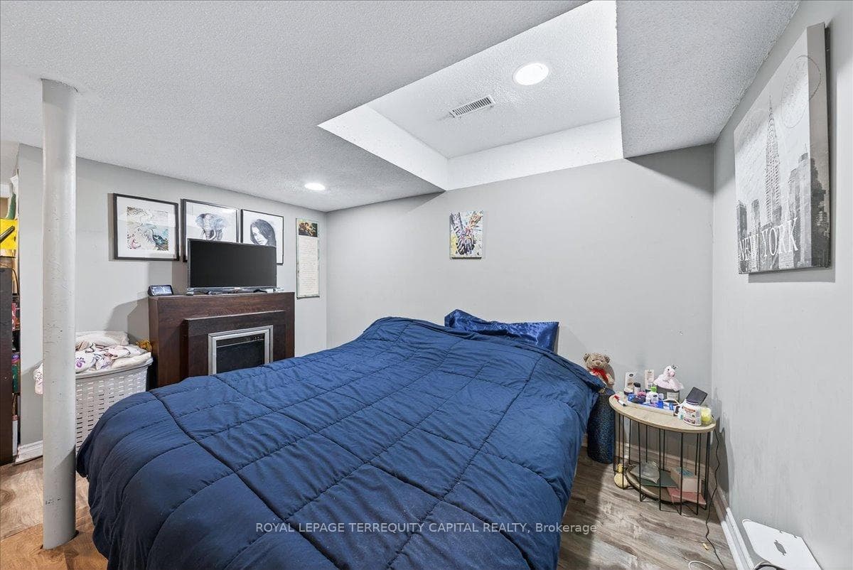 118 Leslie Avenue photo 45