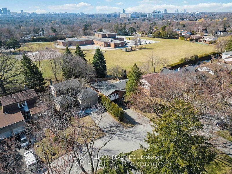 23 Ironshield Crescent photo 16