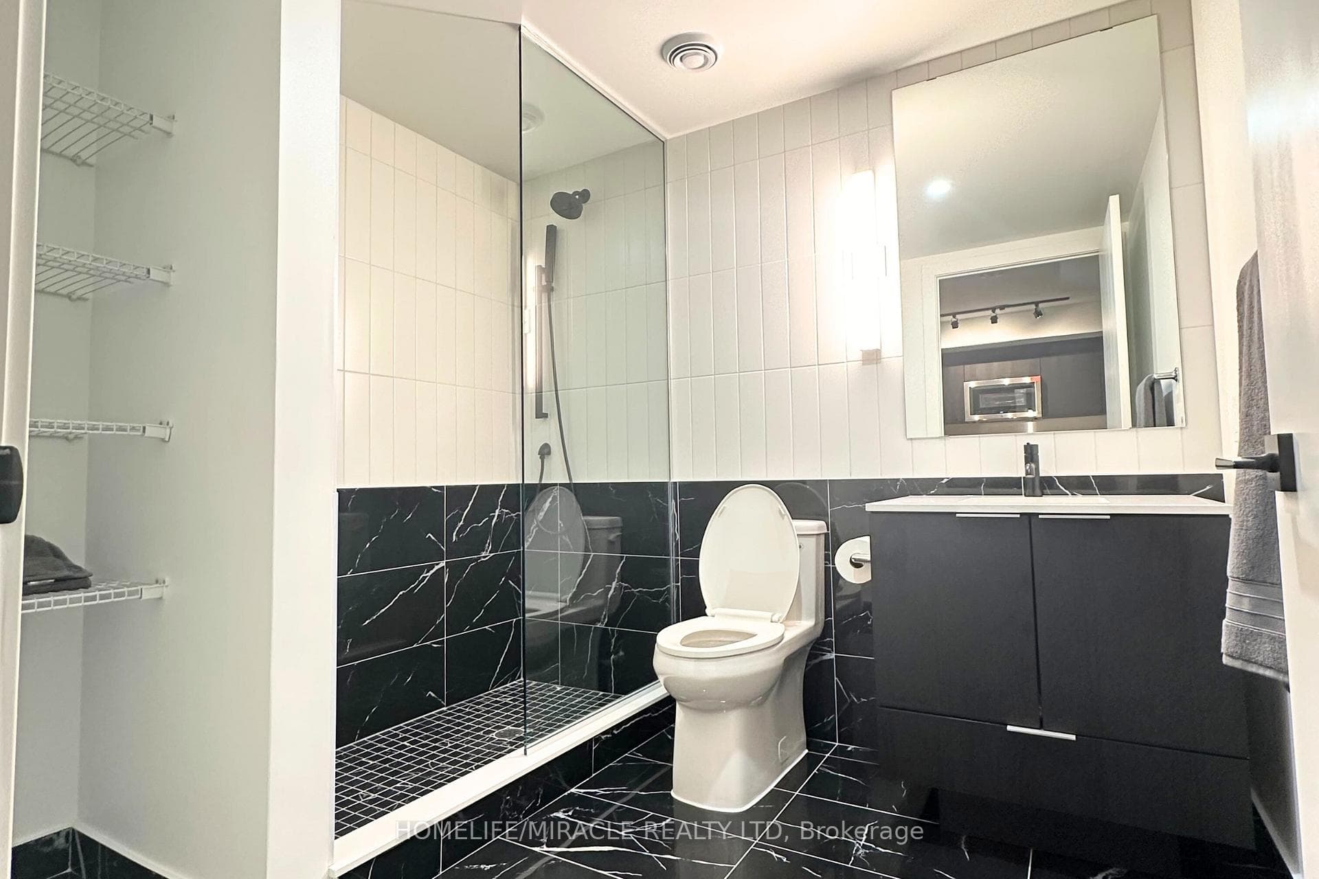 327 King Street Unit 905 photo 10