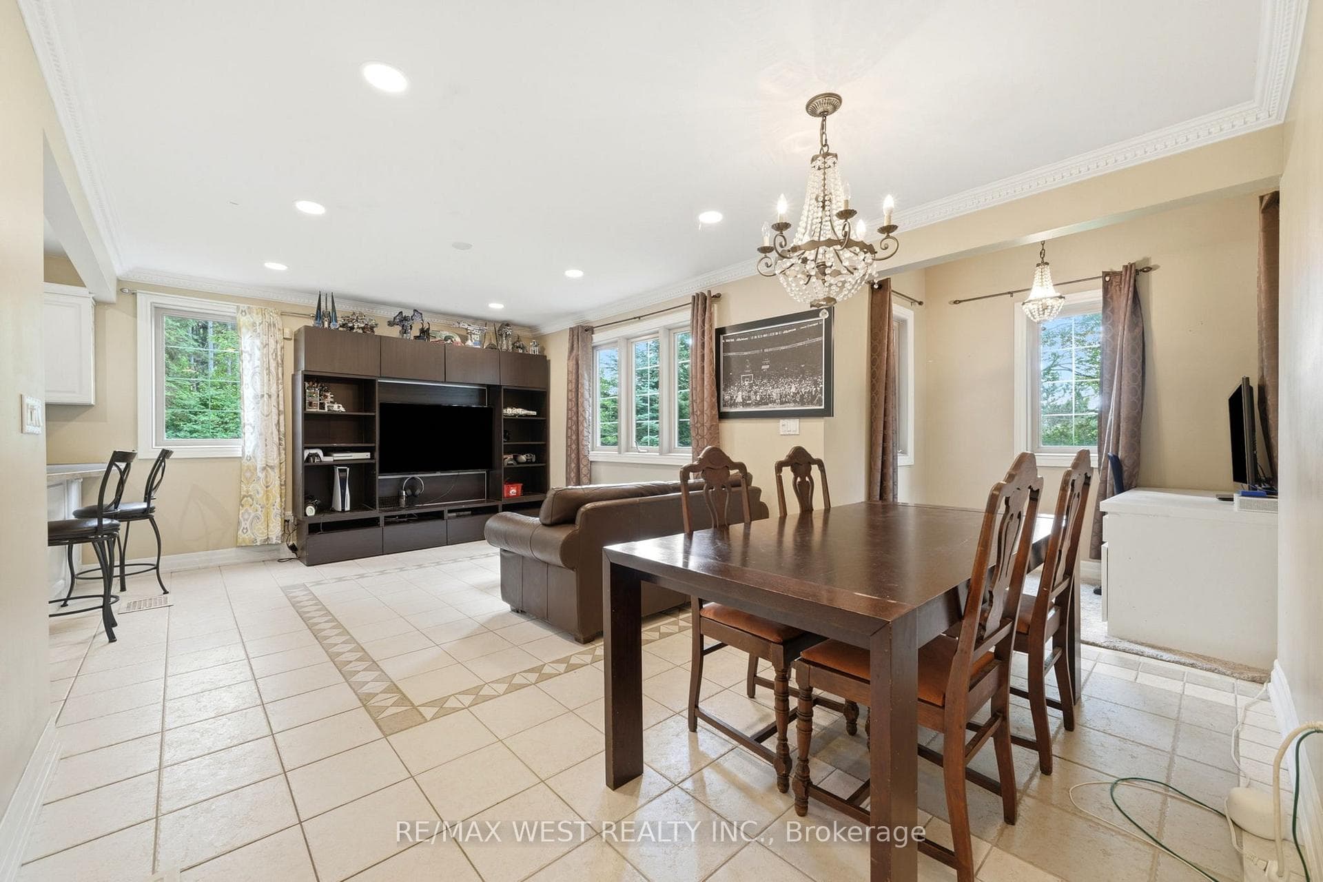 2 Kingswood Drive photo 23