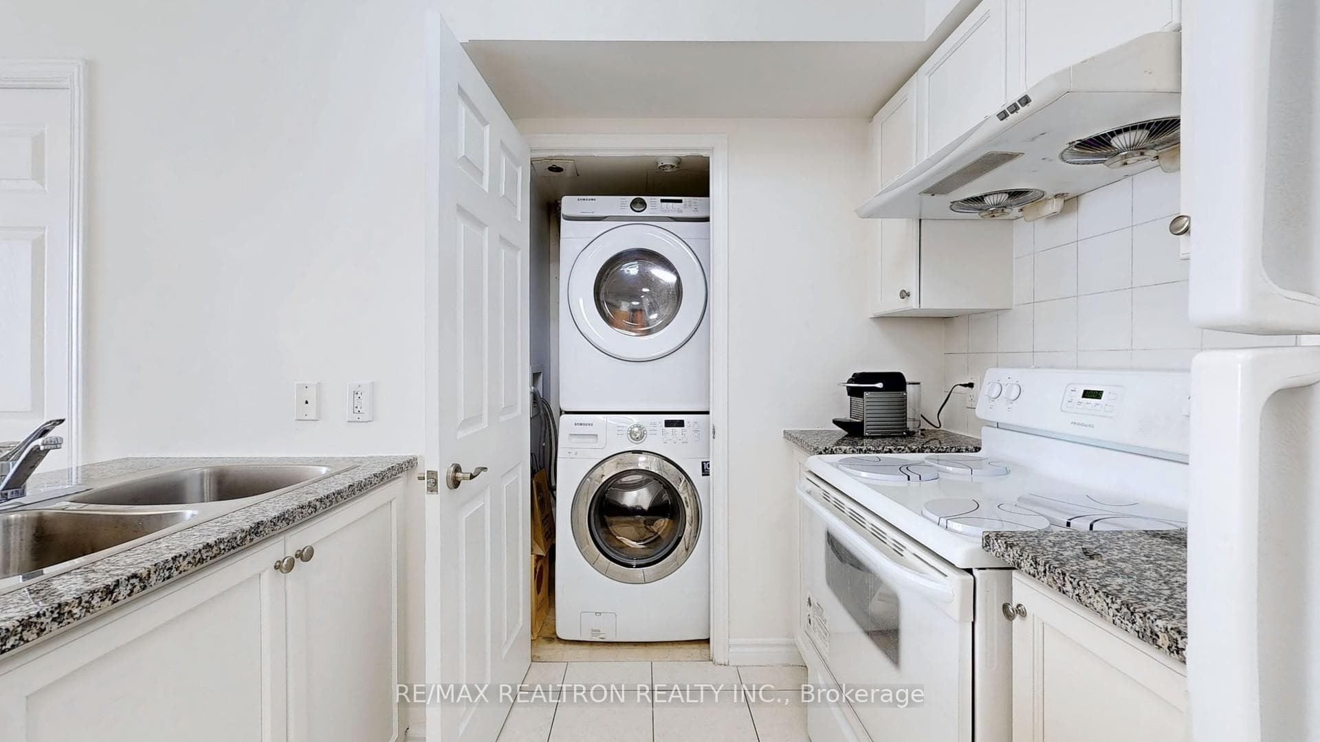 68 Grangeway Avenue Unit 2208 photo 14