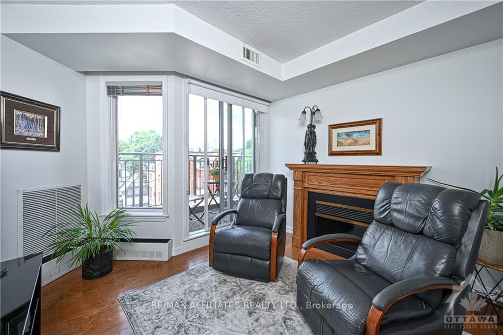130 QUEEN ELIZABETH Drive Unit 402 photo 18