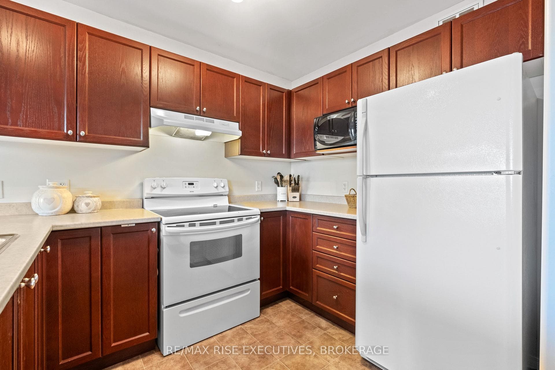 958 Swanfield Street photo 8