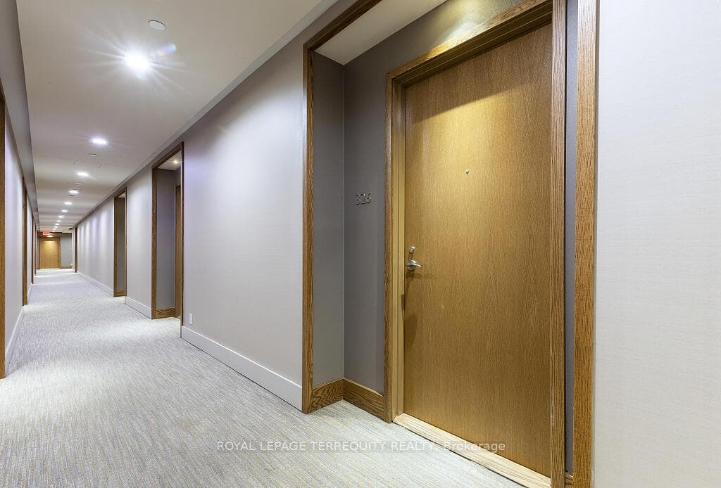 21 Clairtrell Road Unit 326 photo 7