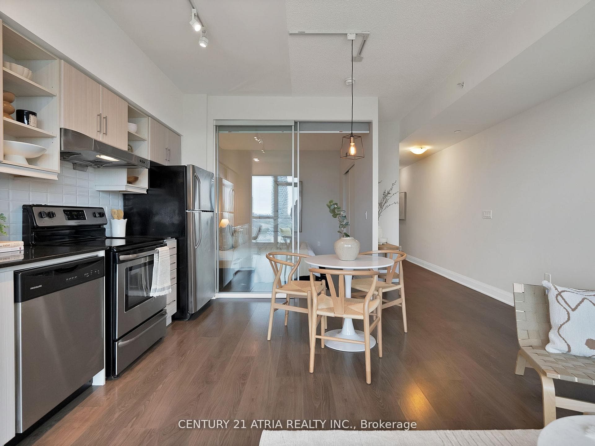 160 Vanderhoof Avenue Unit LPH18 photo 2