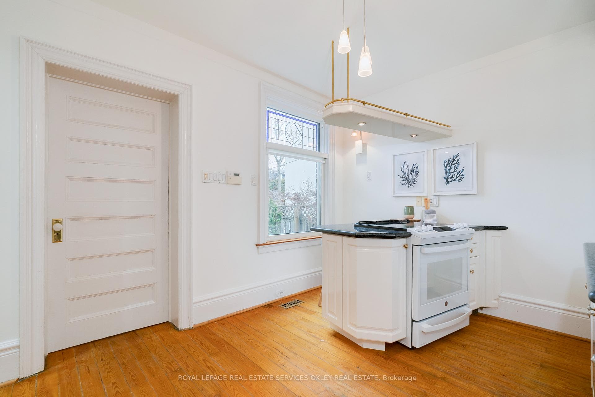 116 Roxborough Street photo 9