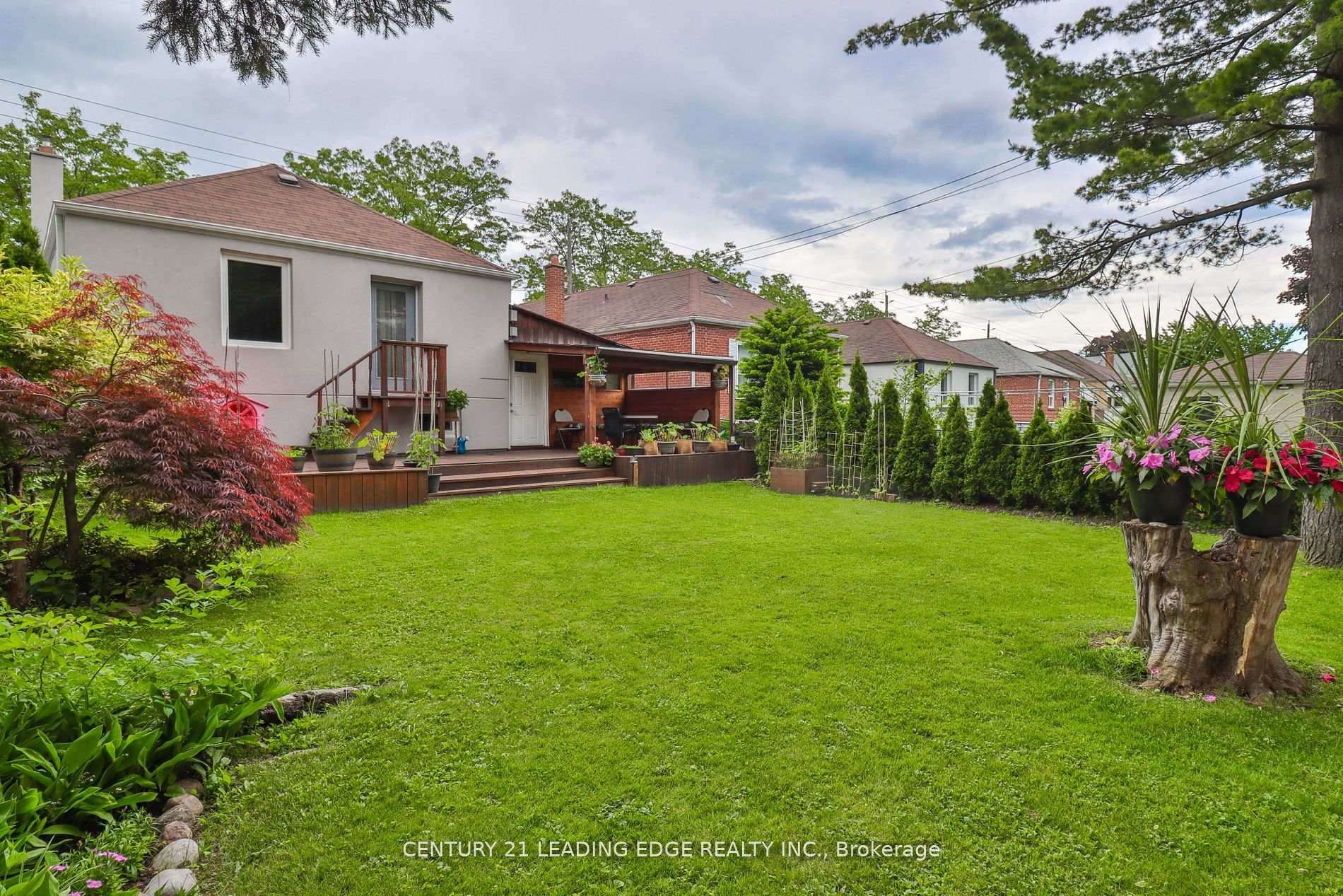 698 Pharmacy Avenue photo 30