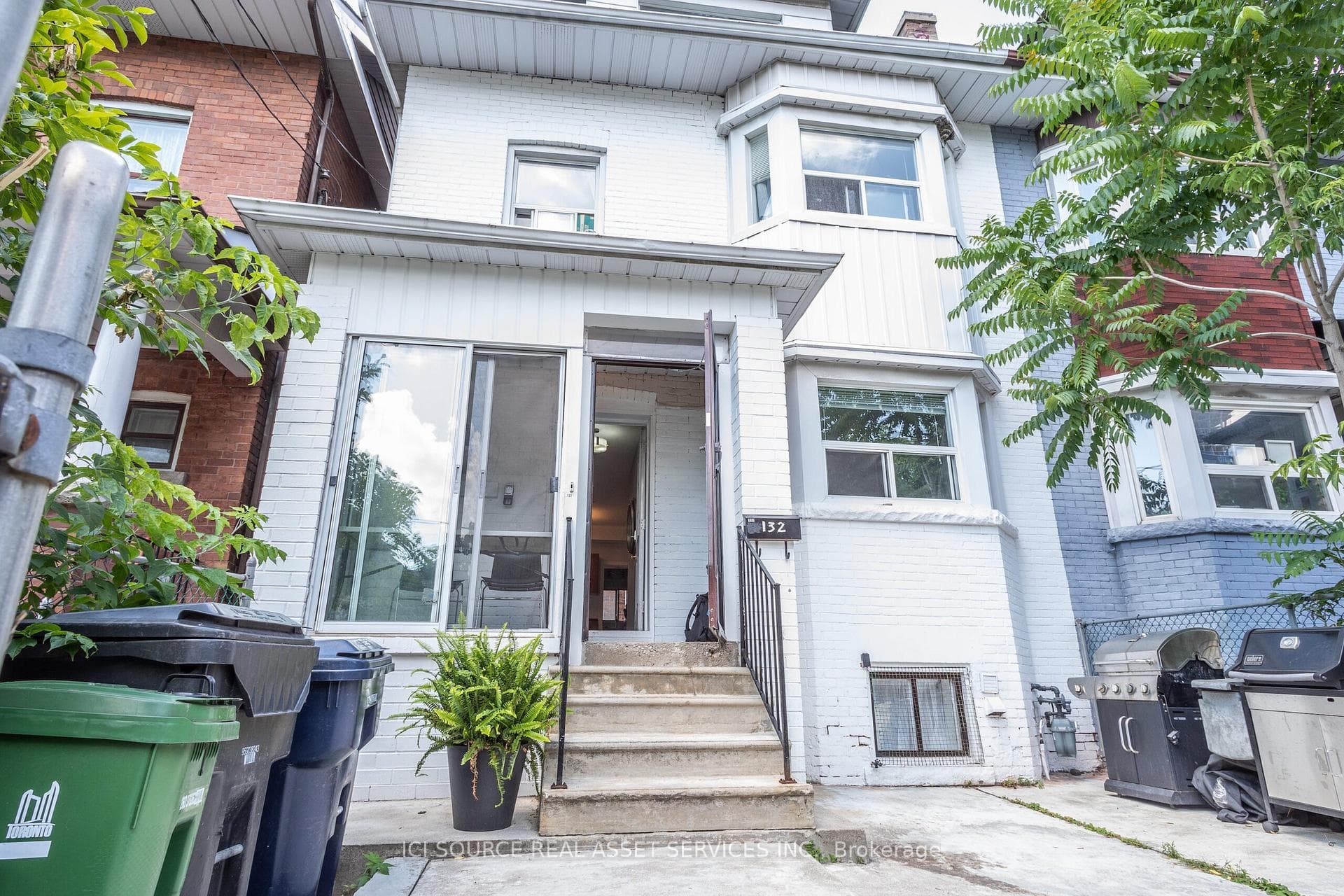 132 Huron Street Unit 1 photo 3