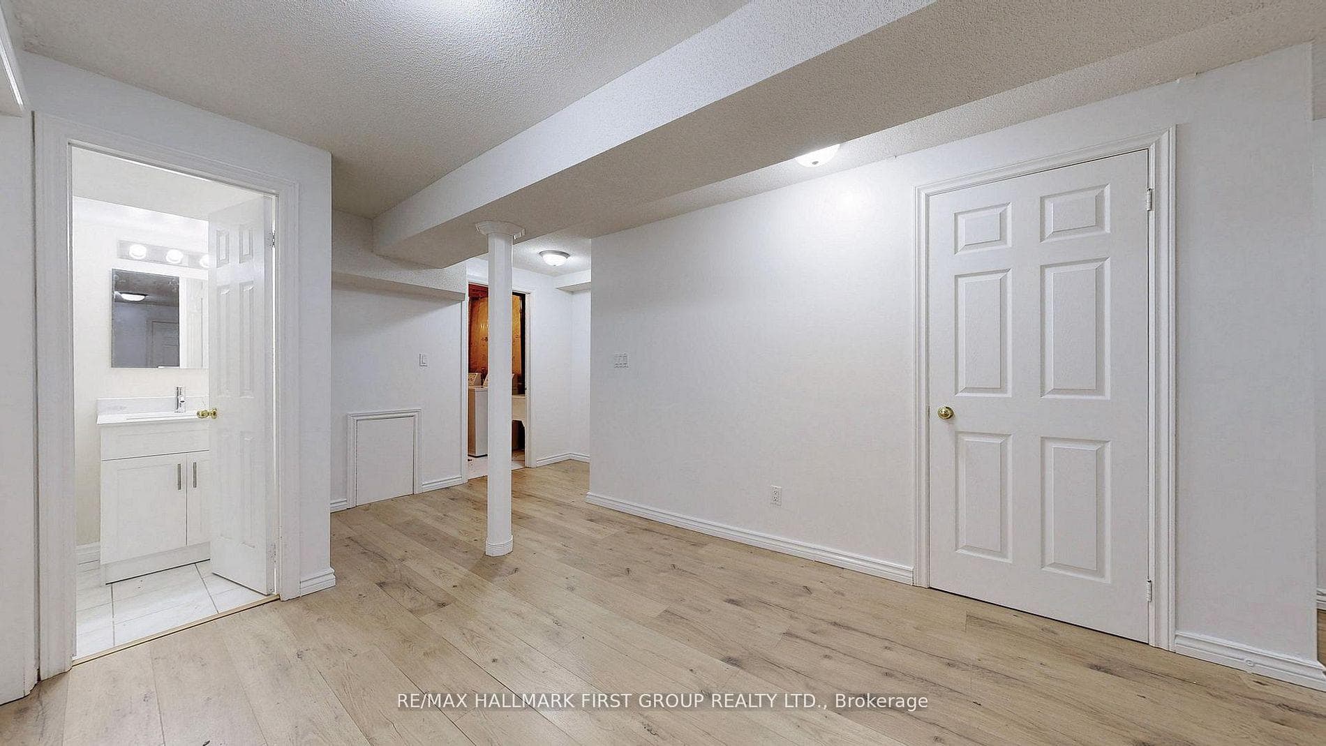 1552 Avonmore Square photo 38