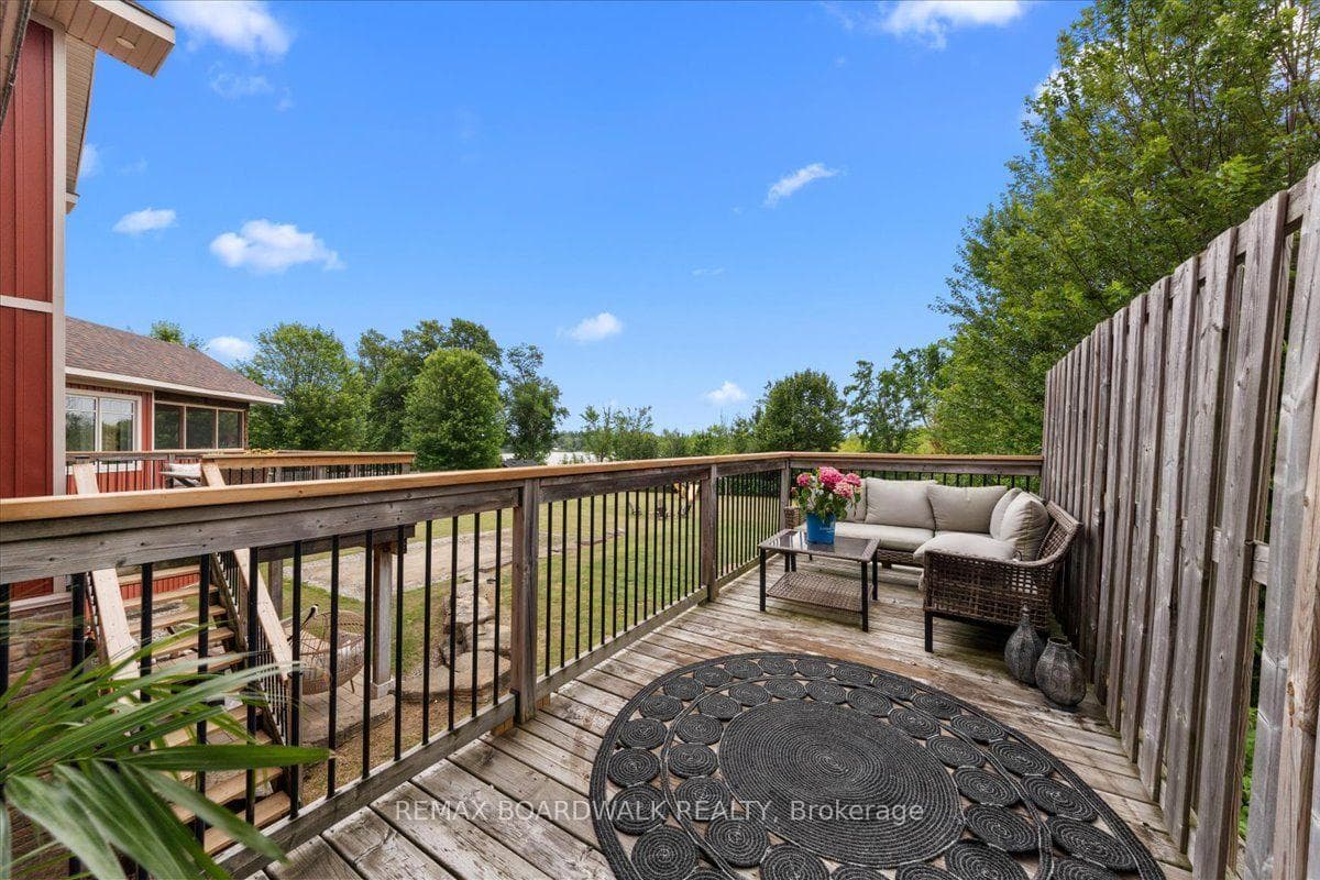 225 HILLCREST Drive photo 23