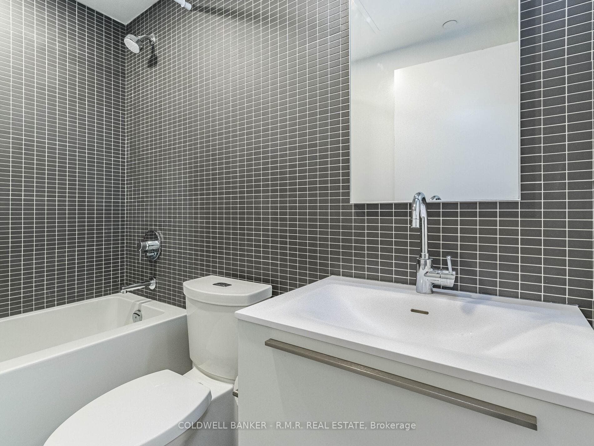2720 Dundas Street Unit 703 photo 20