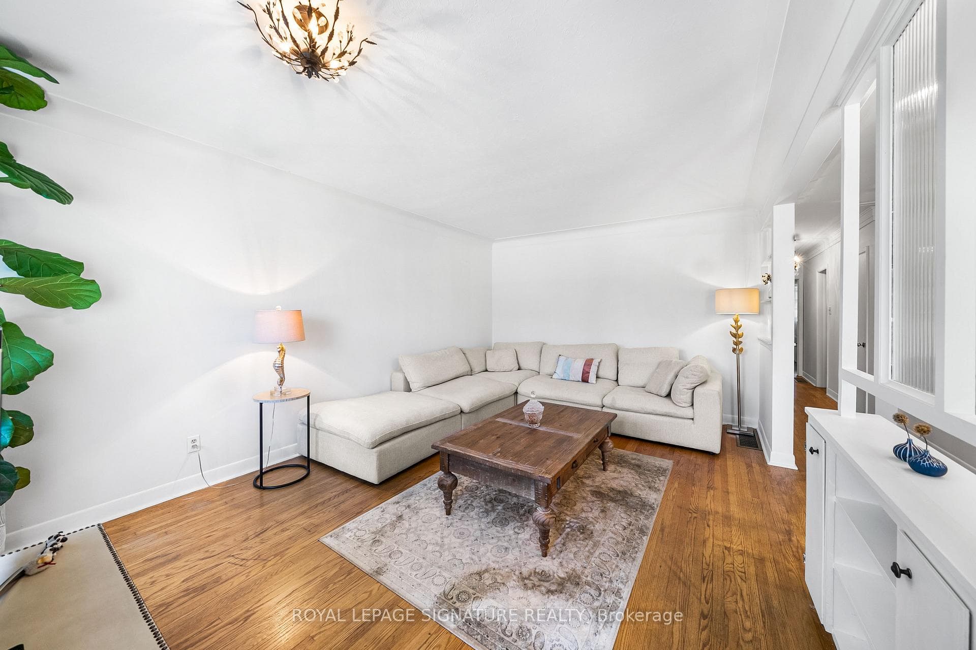 2166 Victoria Street photo 8