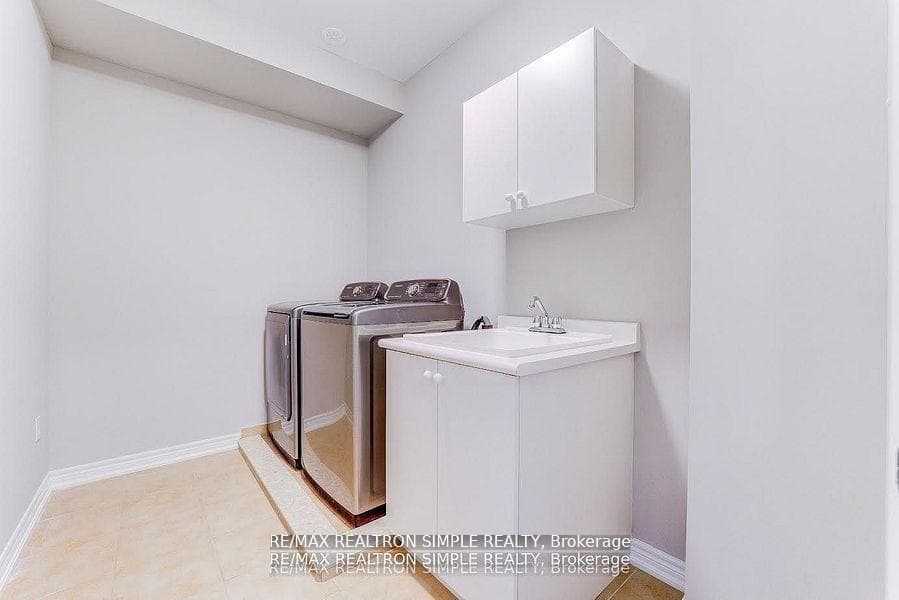 120 Roy Grove Way photo 13