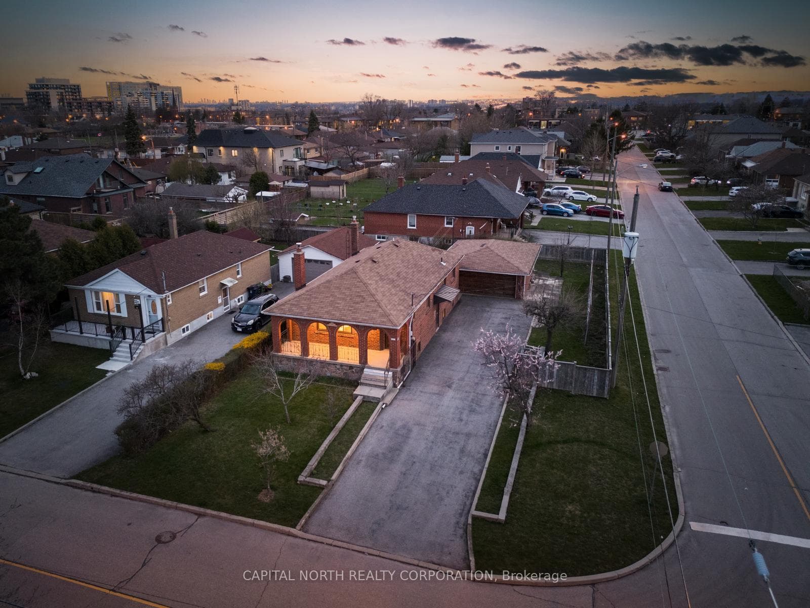100 Cuffley Crescent photo 3