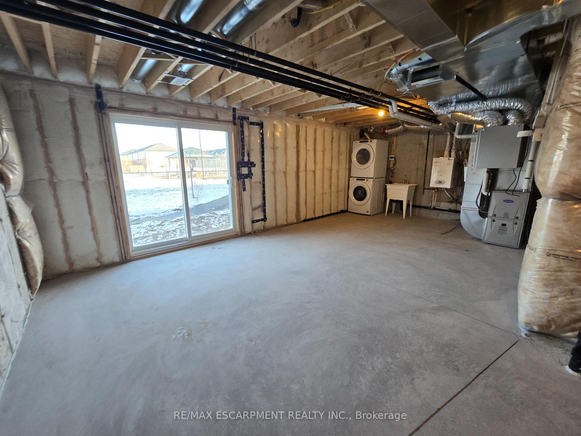 205 Thames Way Unit 5 photo 20