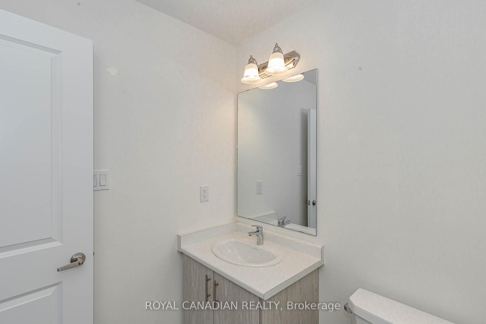 2 Molnar Crescent photo 30