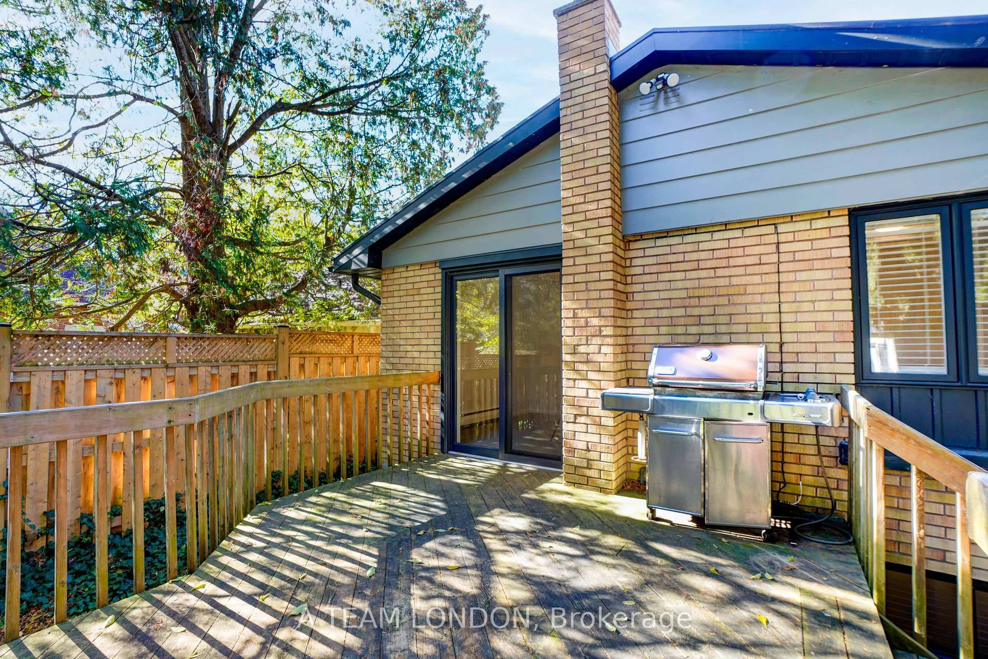 106 Thornton Avenue photo 25