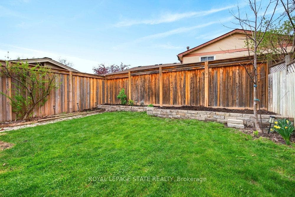 2233 Melissa Crescent photo 42