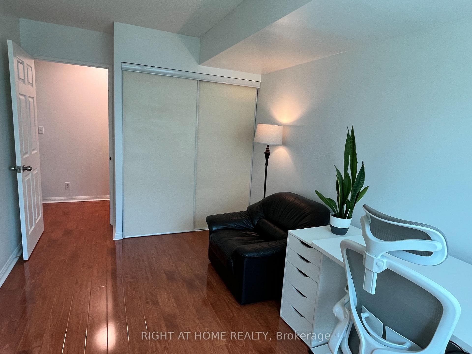 Queen/King Size Bed Fits in 2nd Bedroom