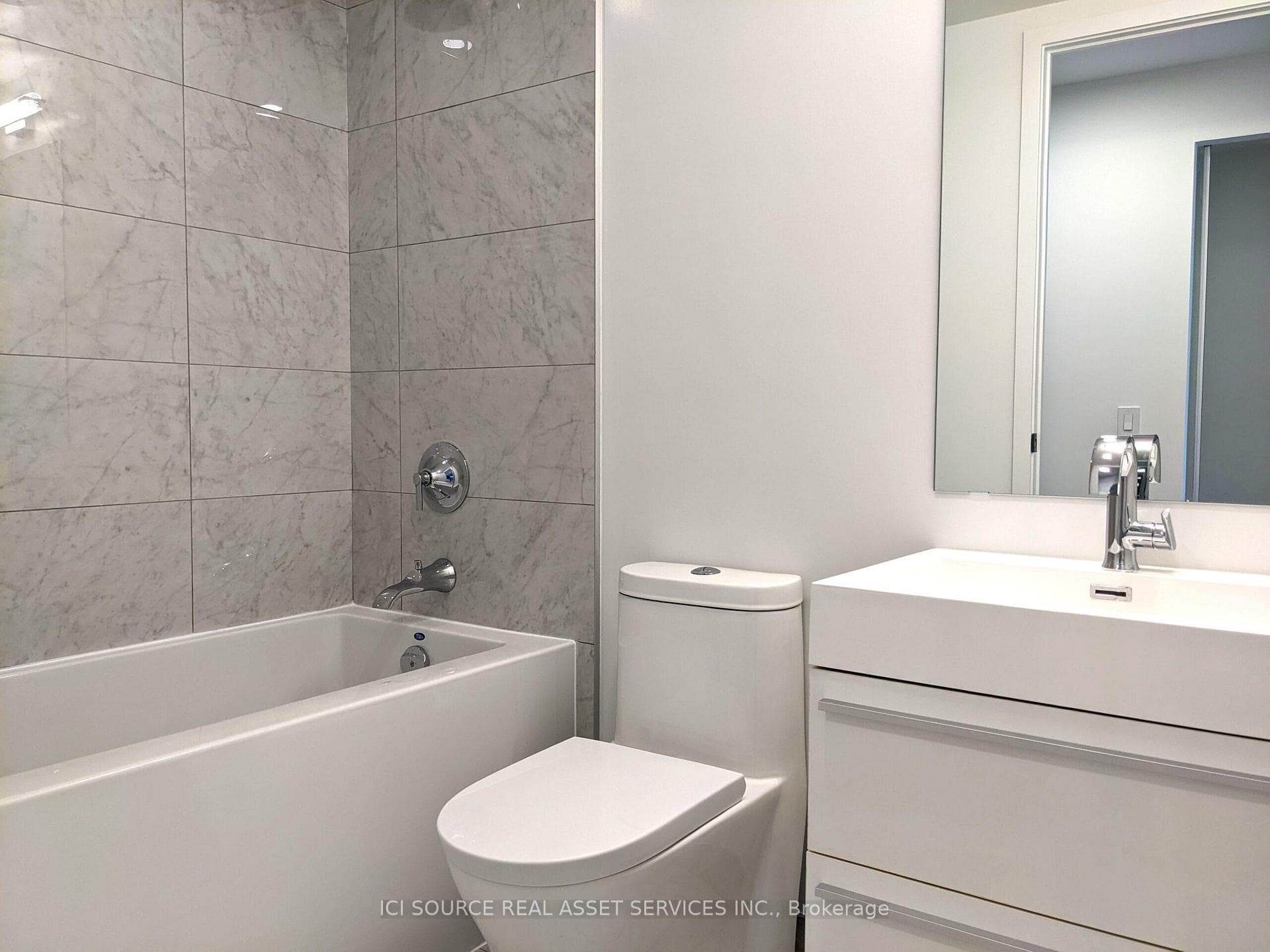 39 Roehampton Avenue Unit 3210 photo 16