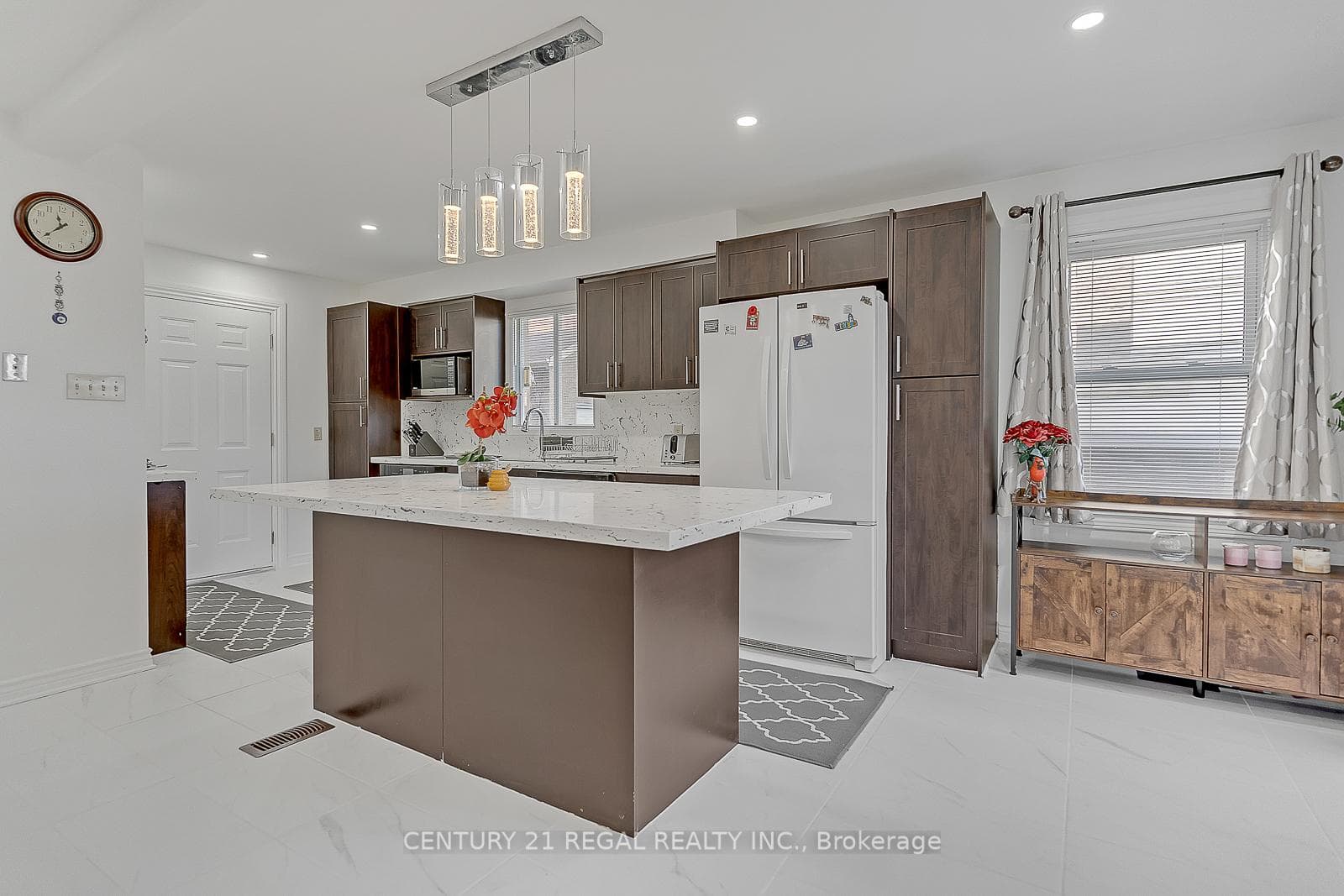 28 Upland Drive photo 16
