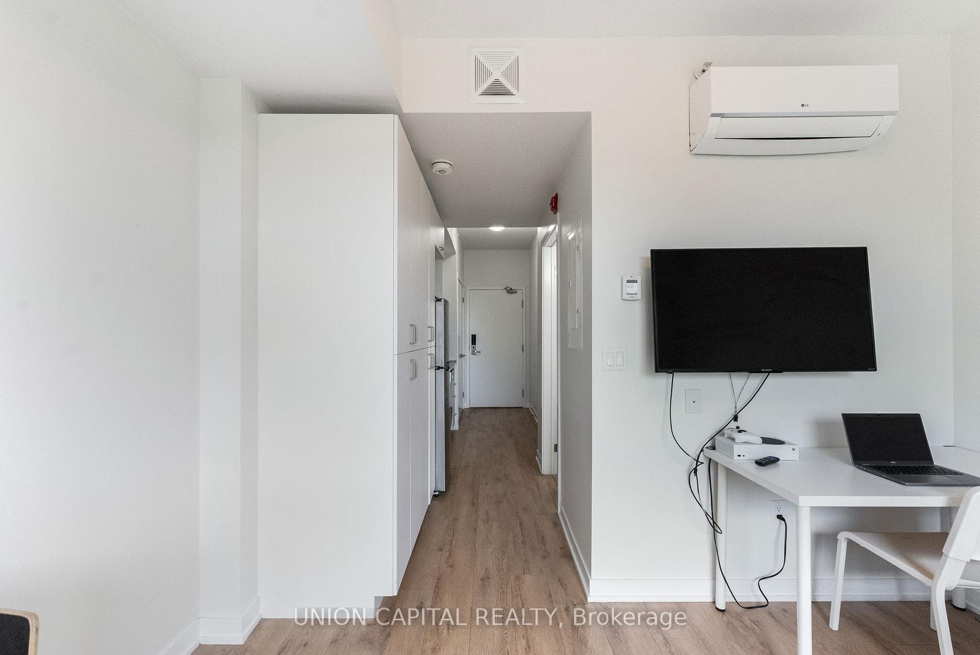 1800 Simcoe Street Unit 301 photo 13