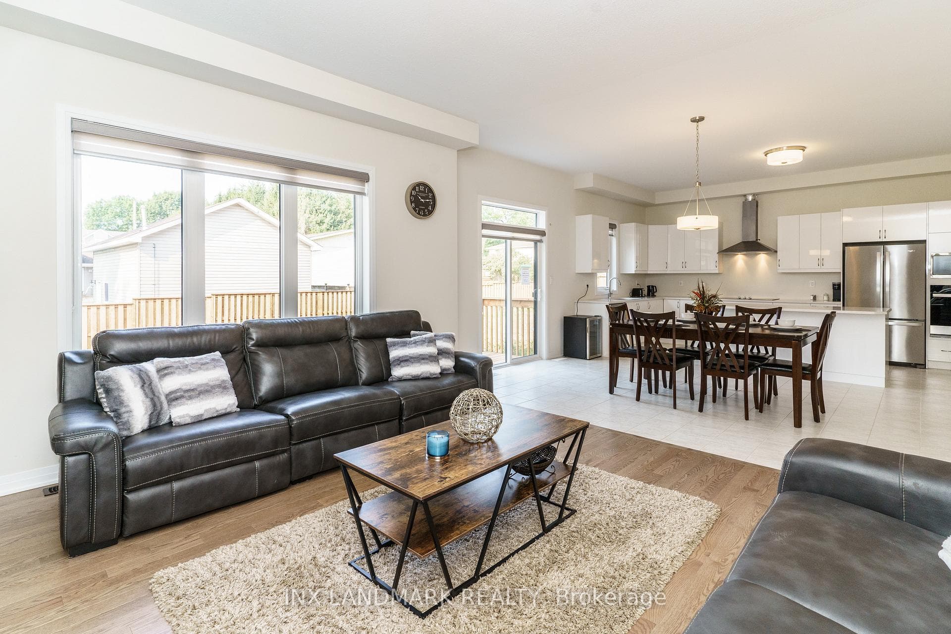 3189 Searidge Street photo 16