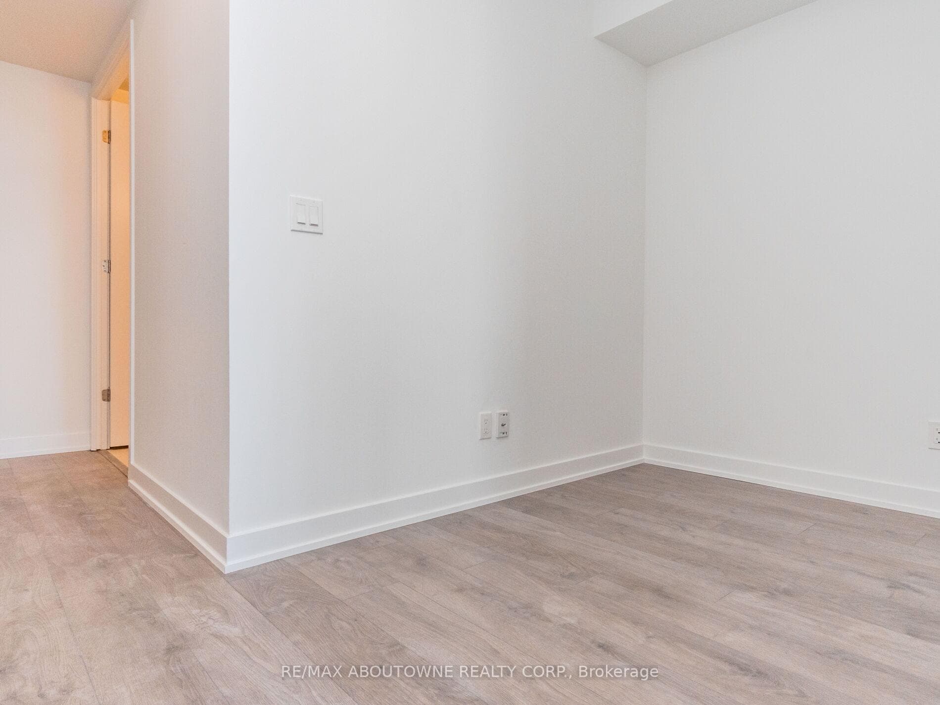 501 Yonge Street Unit 3001 photo 9