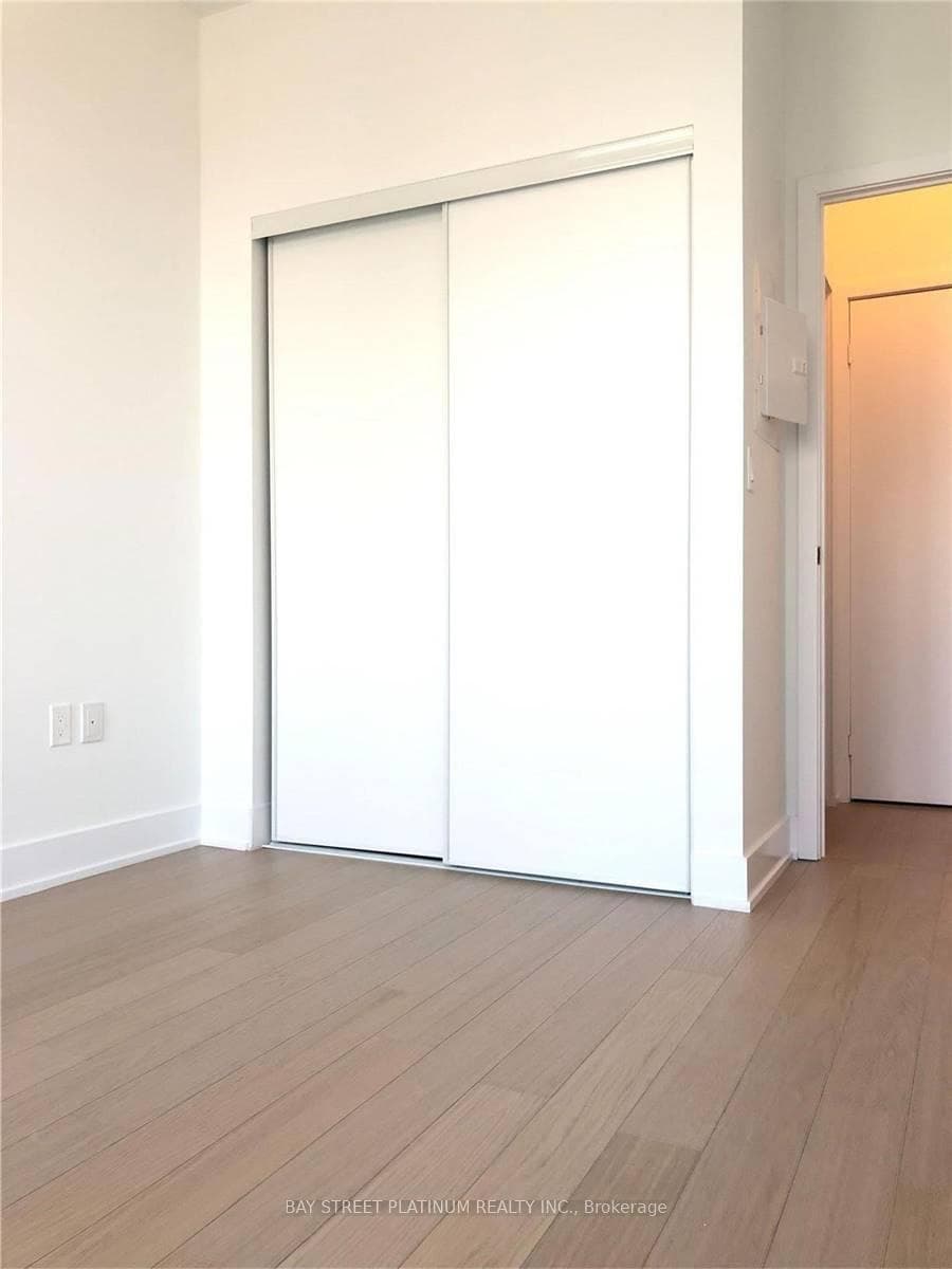 20 Shorebreeze Drive Unit 2906 photo 8
