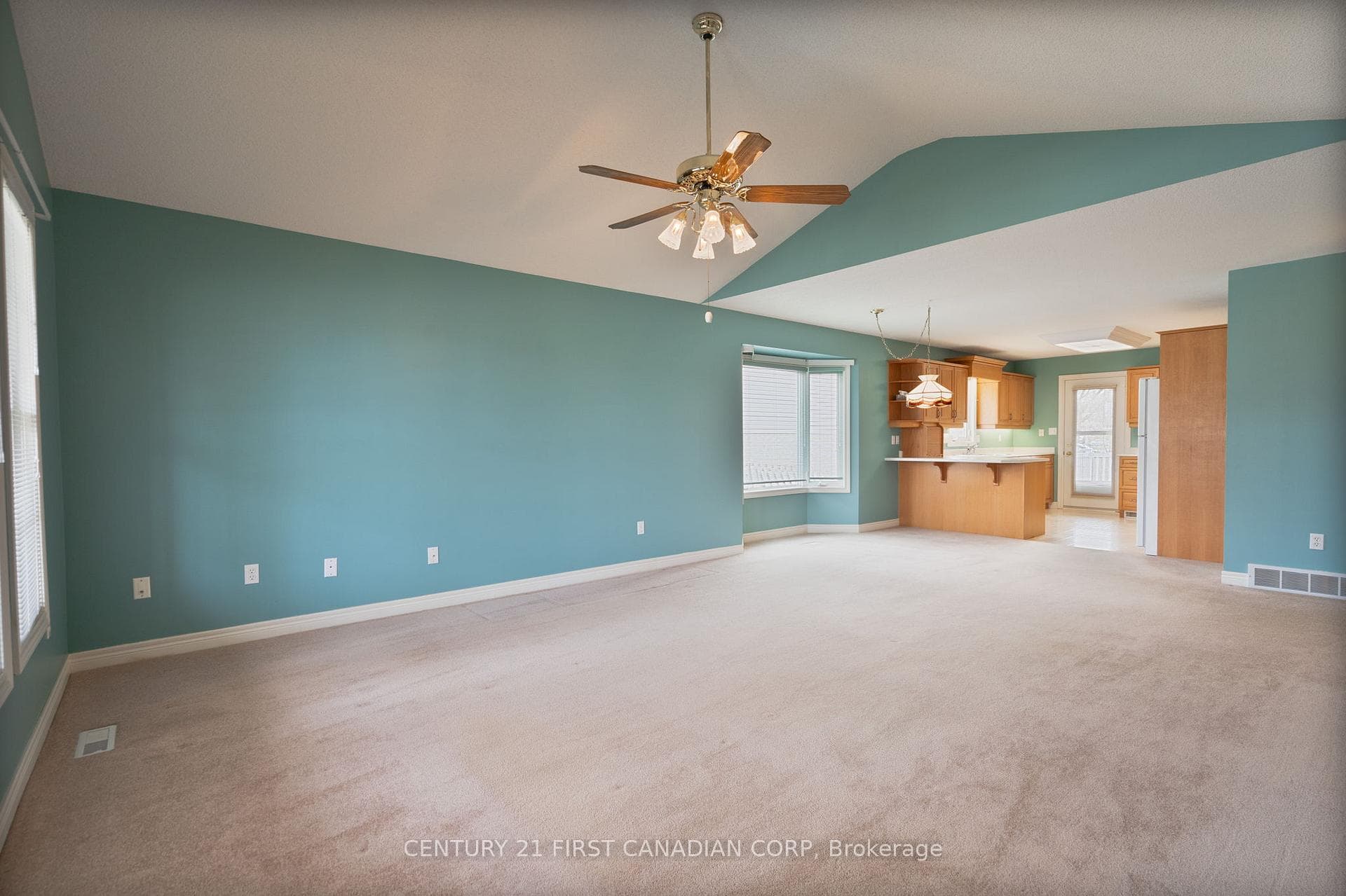 584 Wellington Street photo 6