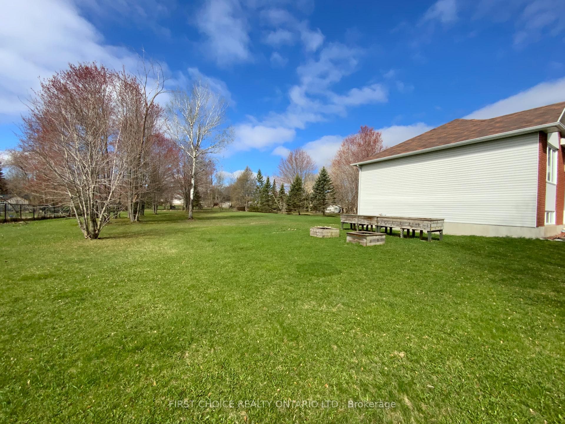 1108 Des Cerisiers Street photo 28