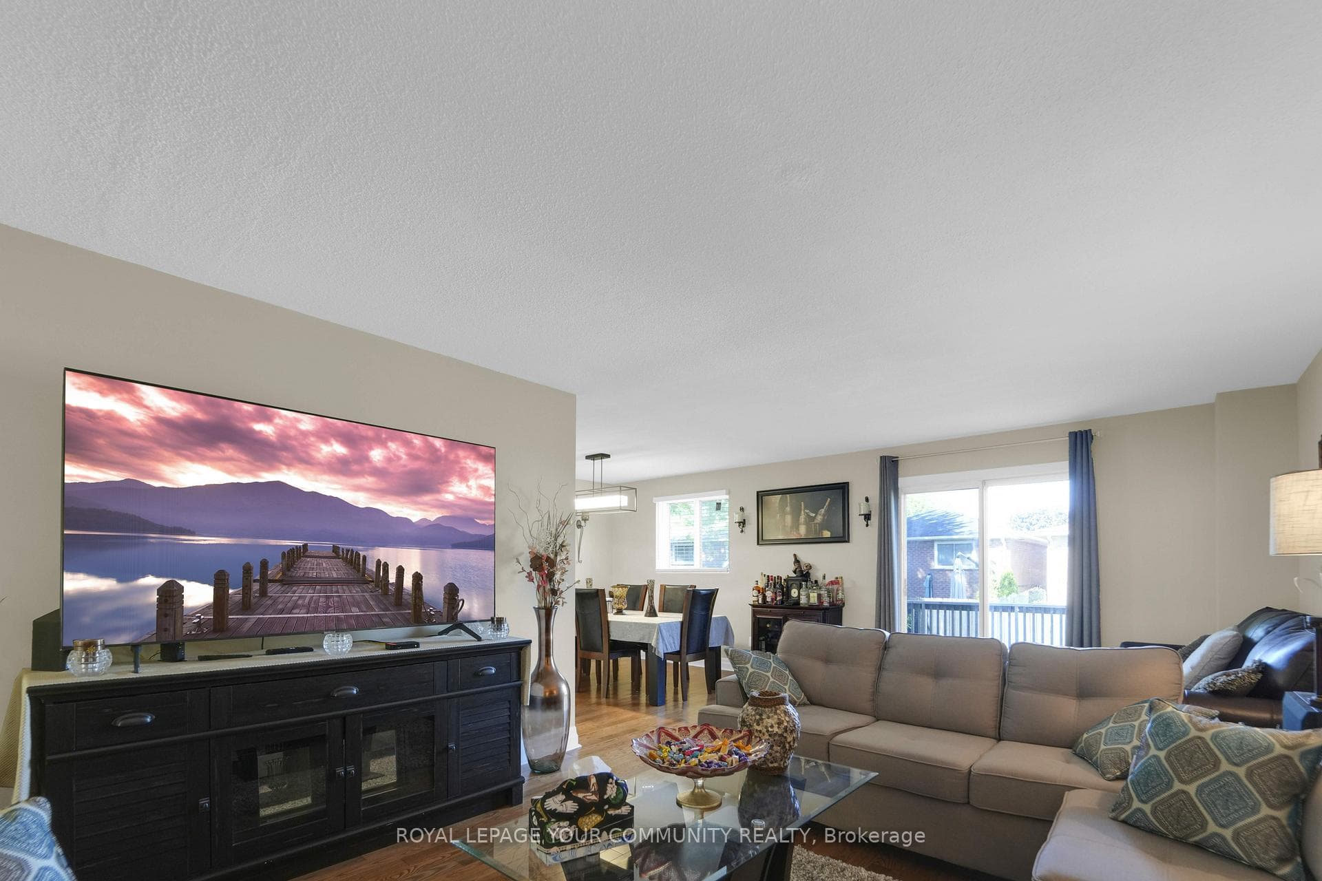 249 Collings Avenue photo 18