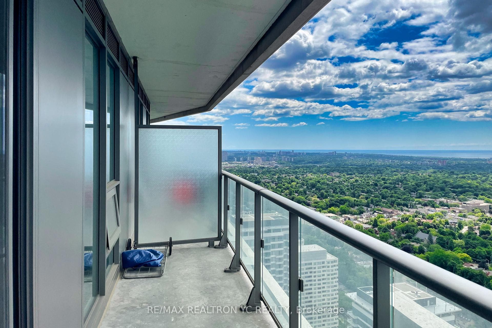 2221 Yonge Street Unit 4806 photo 13