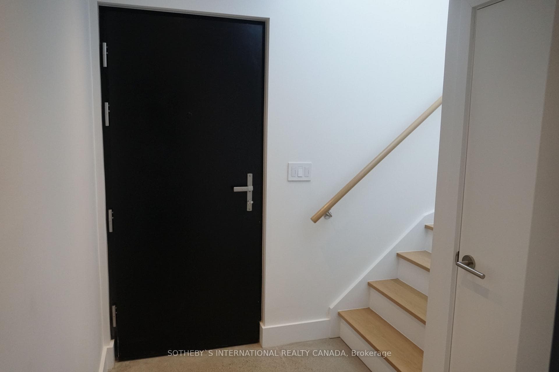 32 Woburn Avenue photo 6