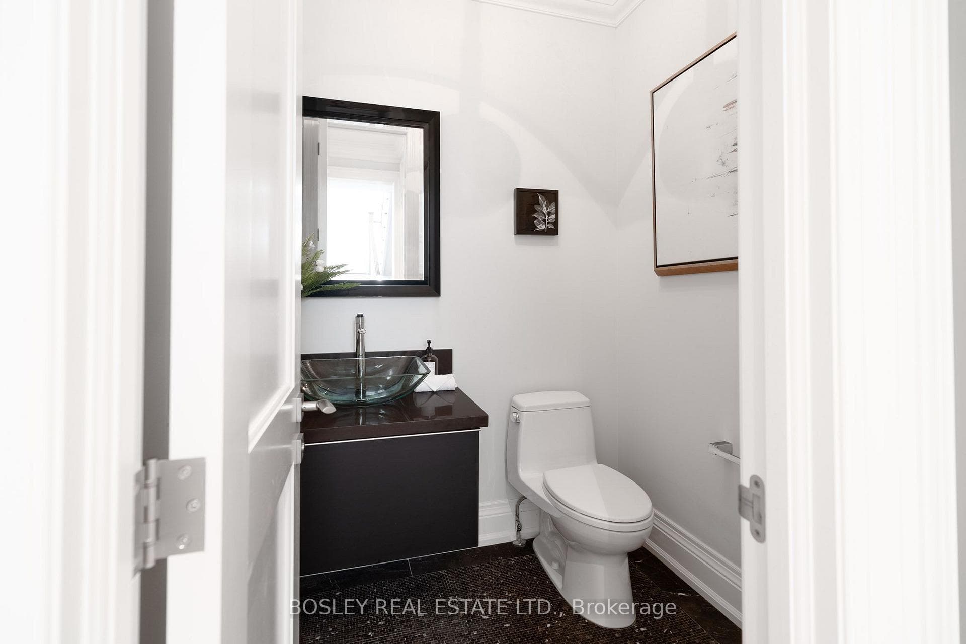 61 Rykert Crescent photo 11