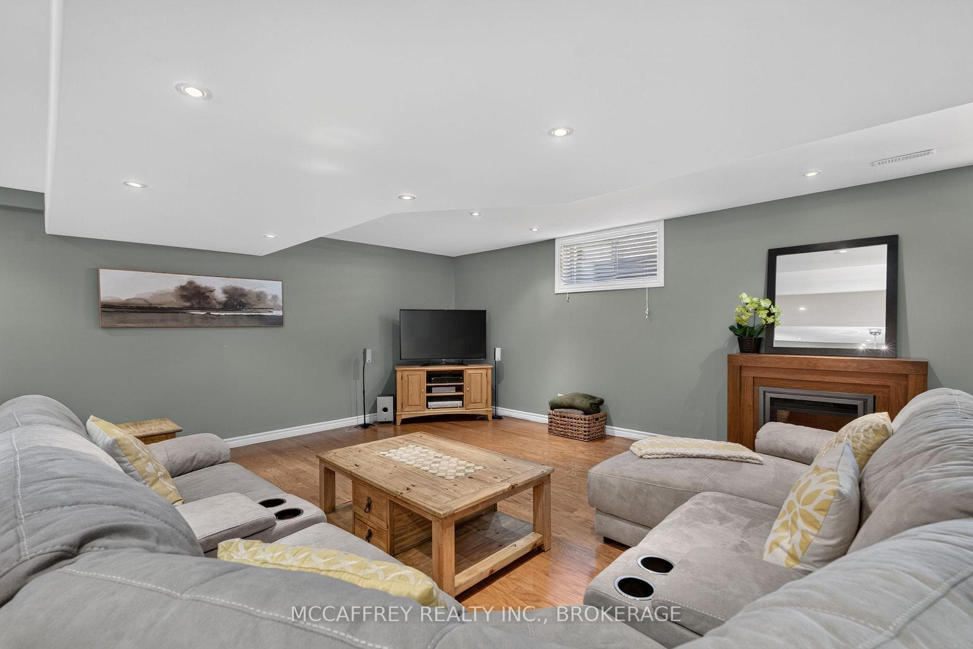 9 Hartwood Crescent photo 35