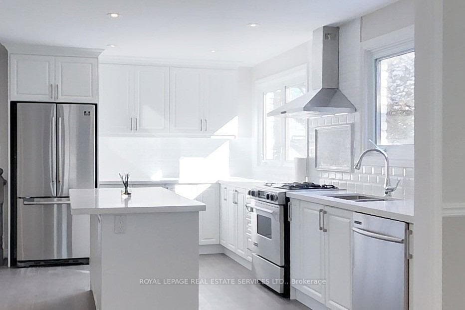 141 Castle Crescent photo 6
