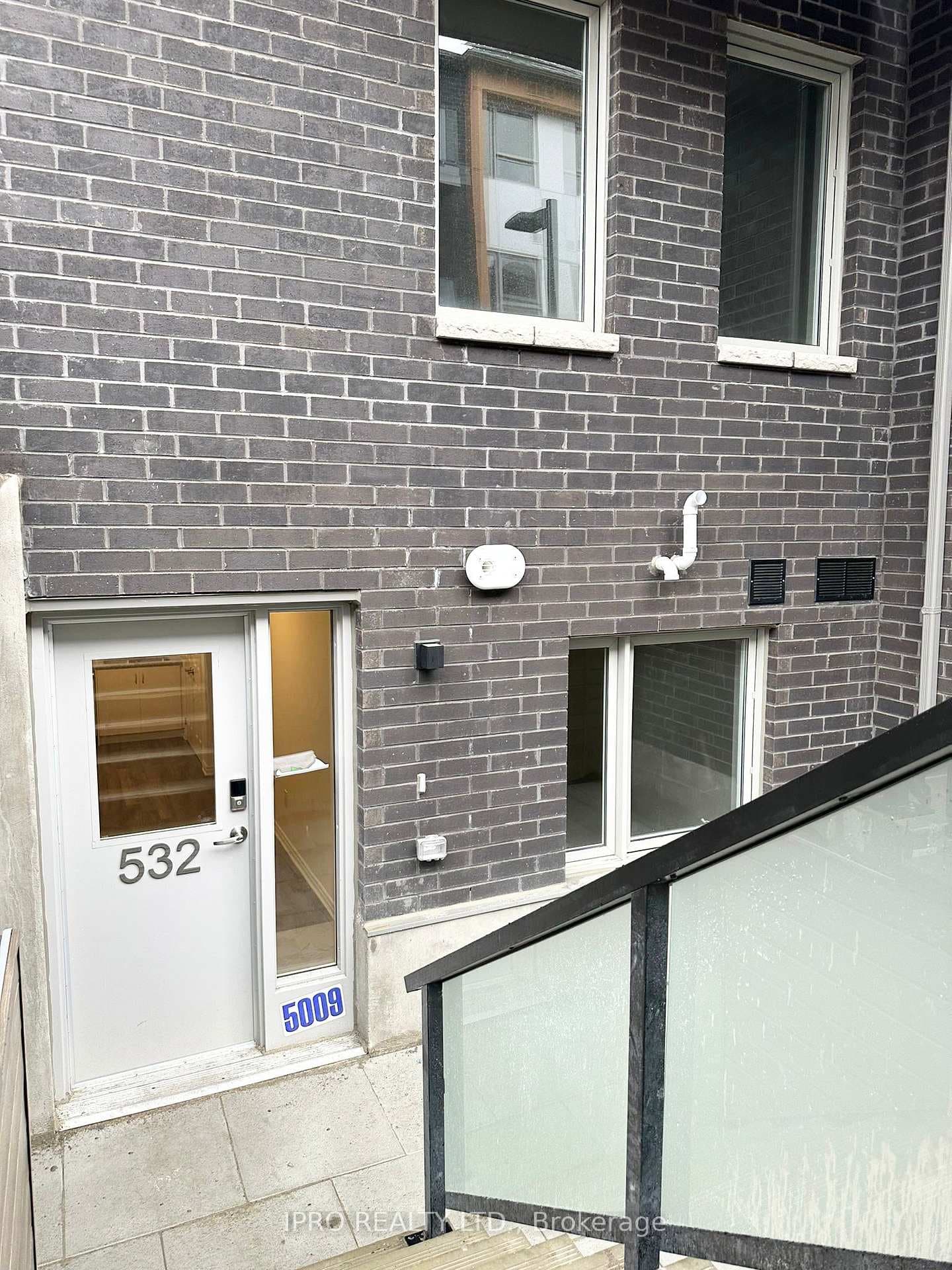 2791 Eglinton Avenue Unit 532 photo 10