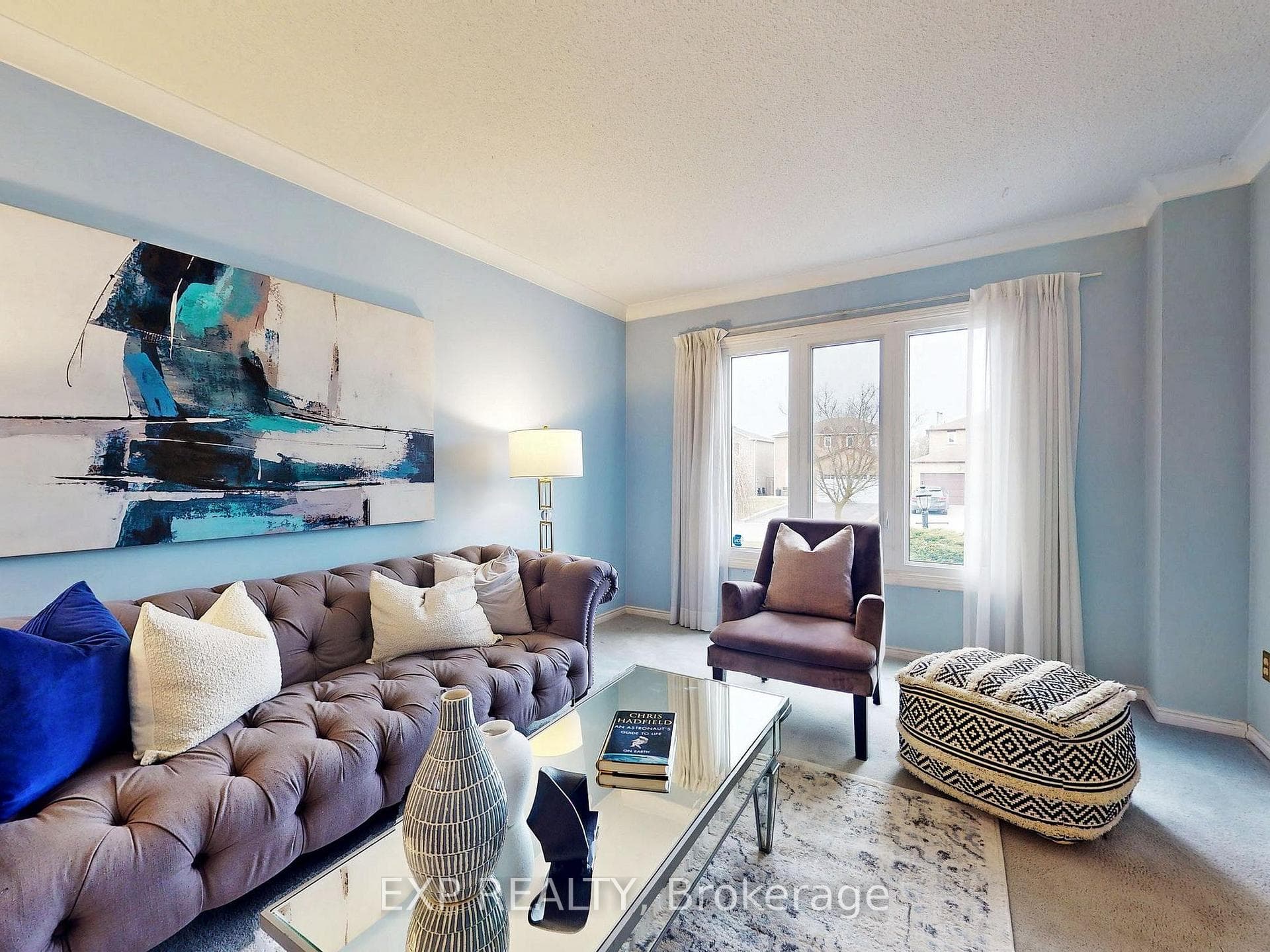 49 Gurr Crescent photo 5