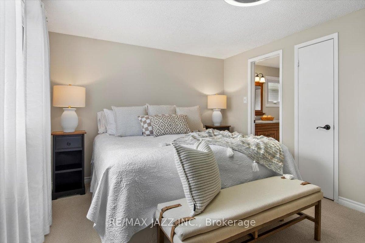 79 Hemingford Place photo 26