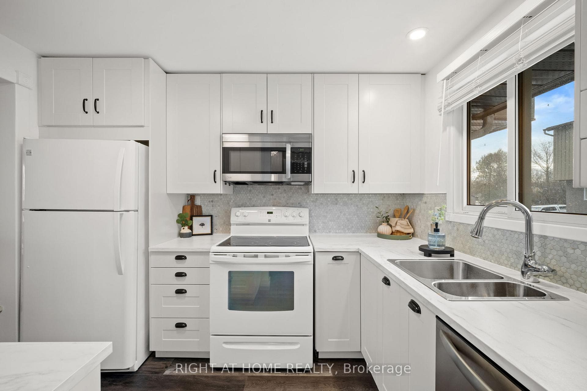 336 Woodfield Drive photo 6