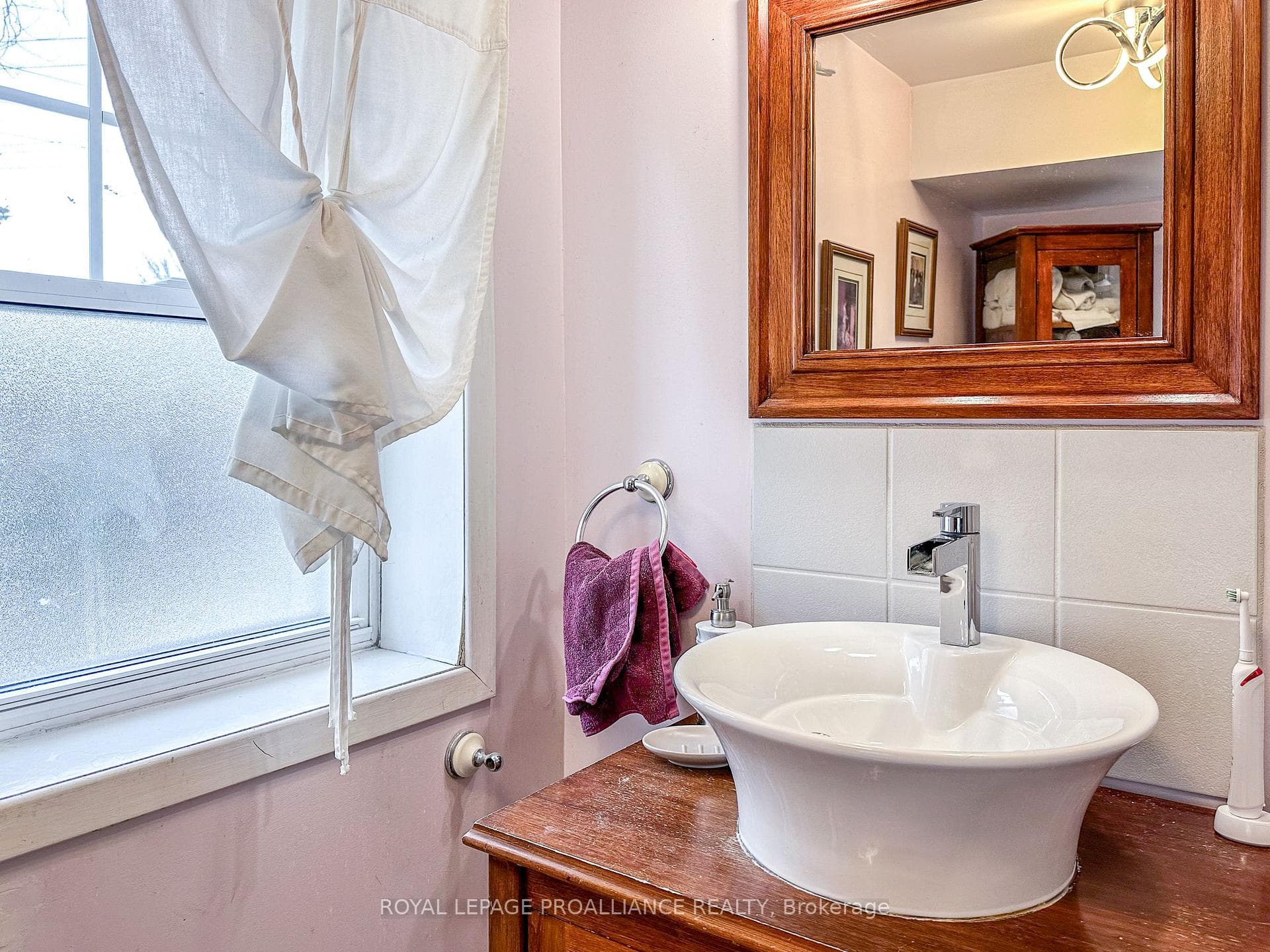 403 Macdonnell Street photo 22