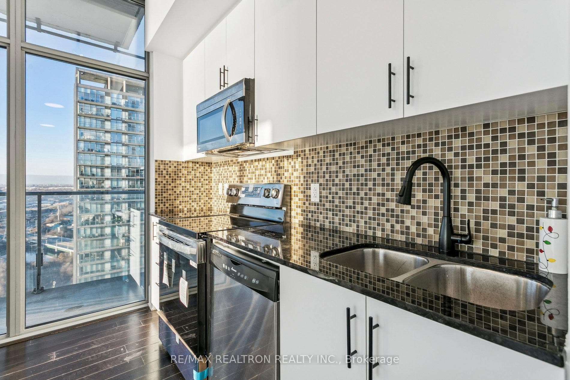 103 The Queensway N/A Unit 2805 photo 14