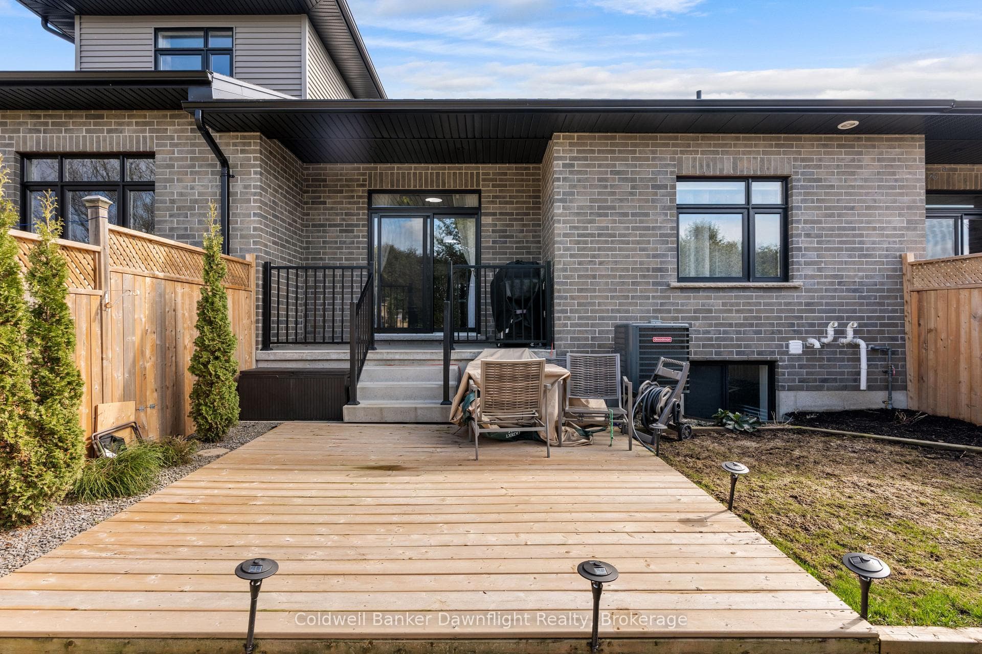84 Rowe Avenue photo 42