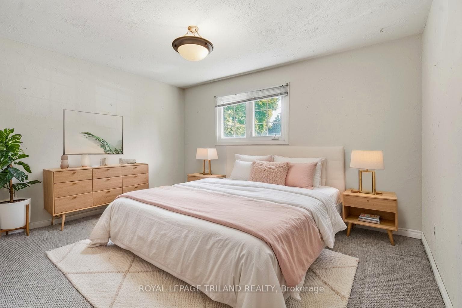 Upper Level: Bedroom