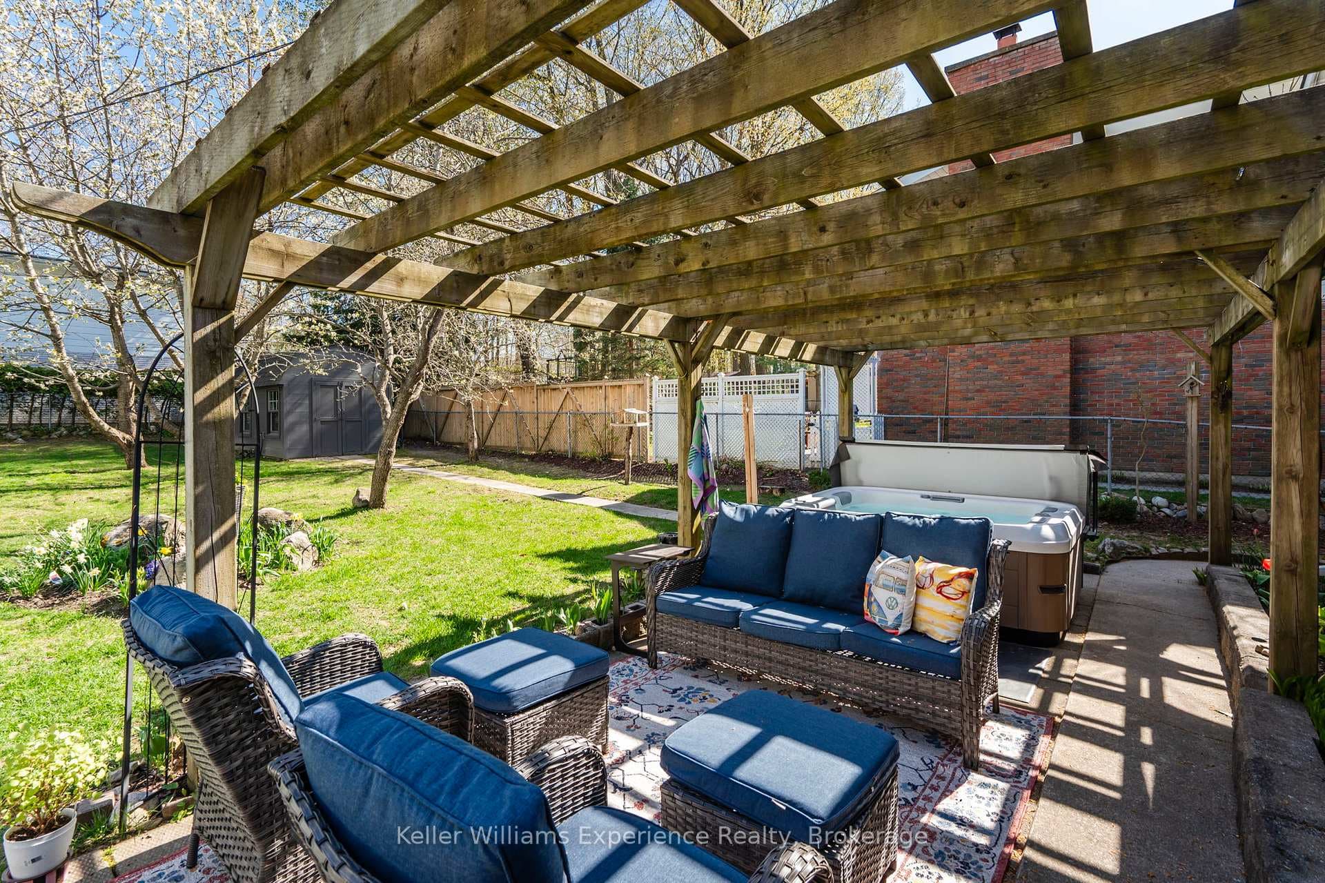 857 Victoria Street photo 34
